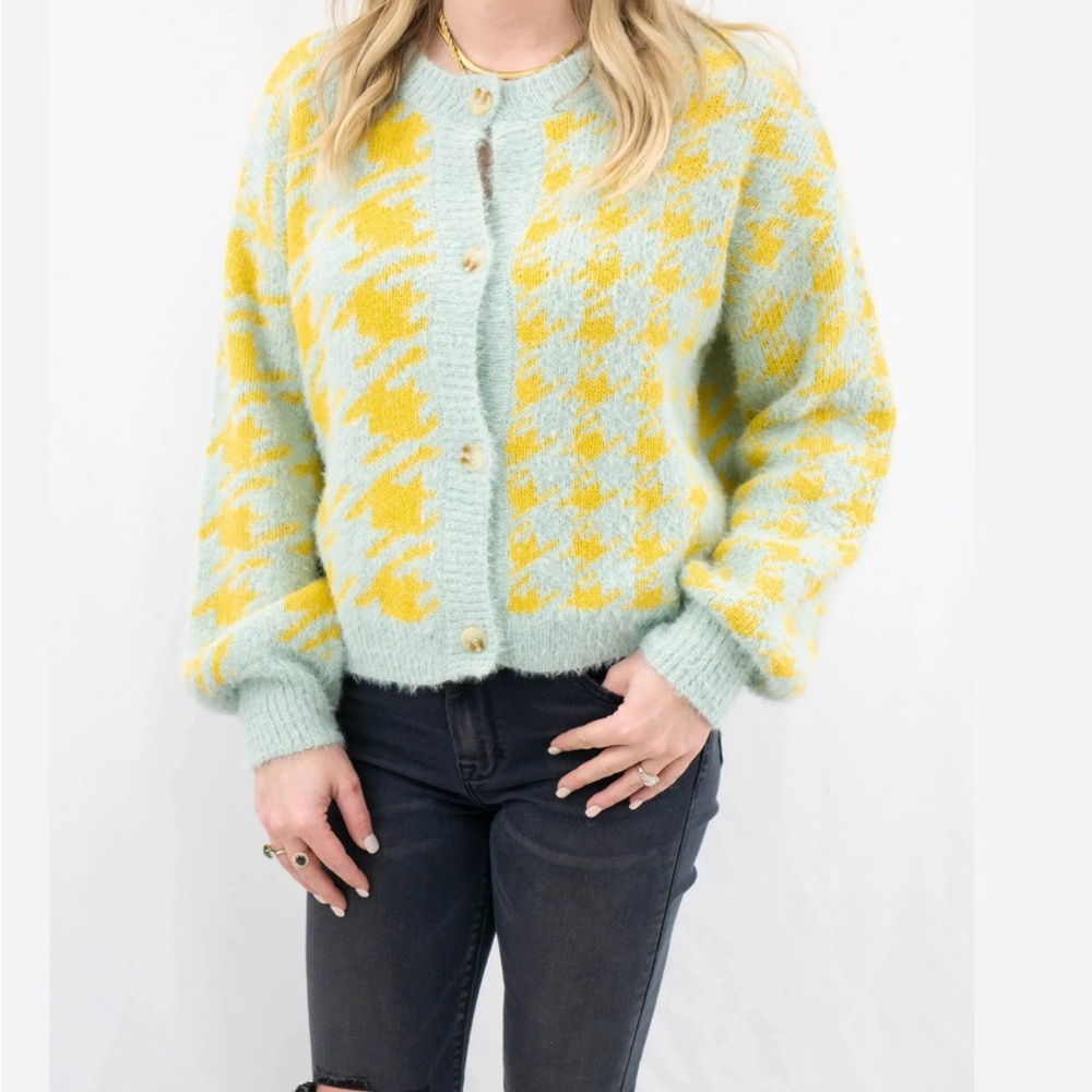 Small Blu Pepper cardigan with a houndstooth pattern in yellow and light blue
